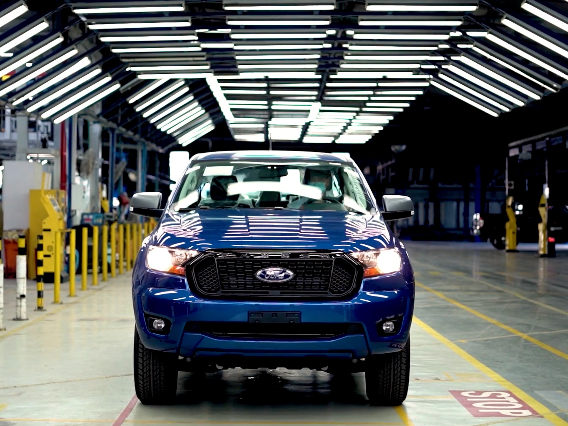 Video - Day chuyen san xuat Ford Ranger tai Viet Nam hinh anh