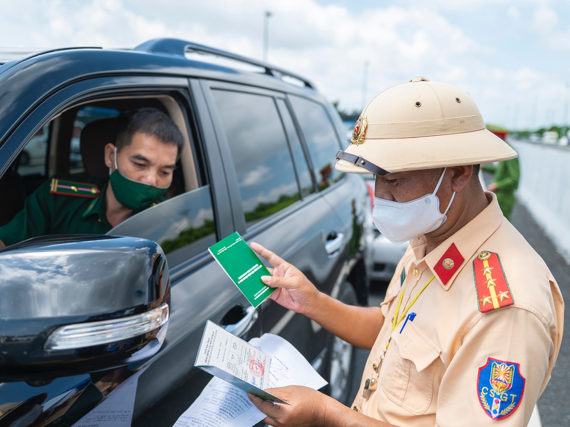 Quang Ninh bao ve 'vung xanh', ngan dich xam nhap tu ben ngoai hinh anh