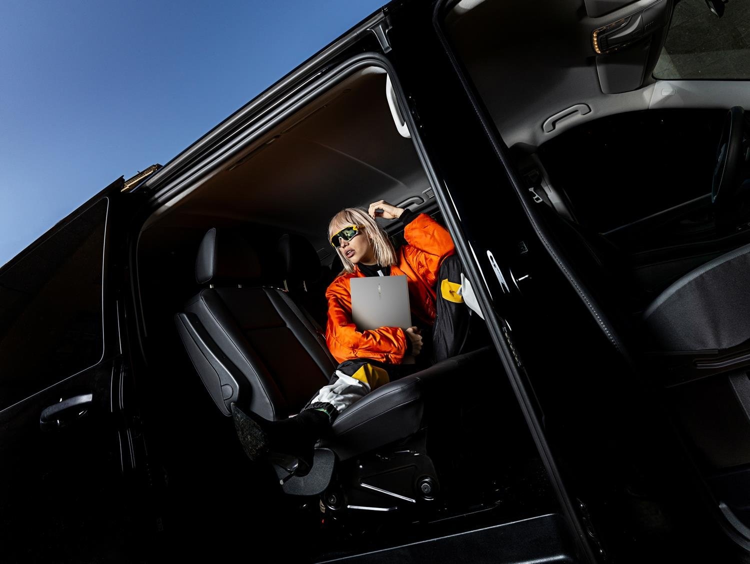 Asus,  Asus VivoBook 15 OLED anh 2