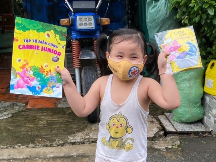 Carrie Junior mang niem vui den cac em nho trong 'vung do' hinh anh