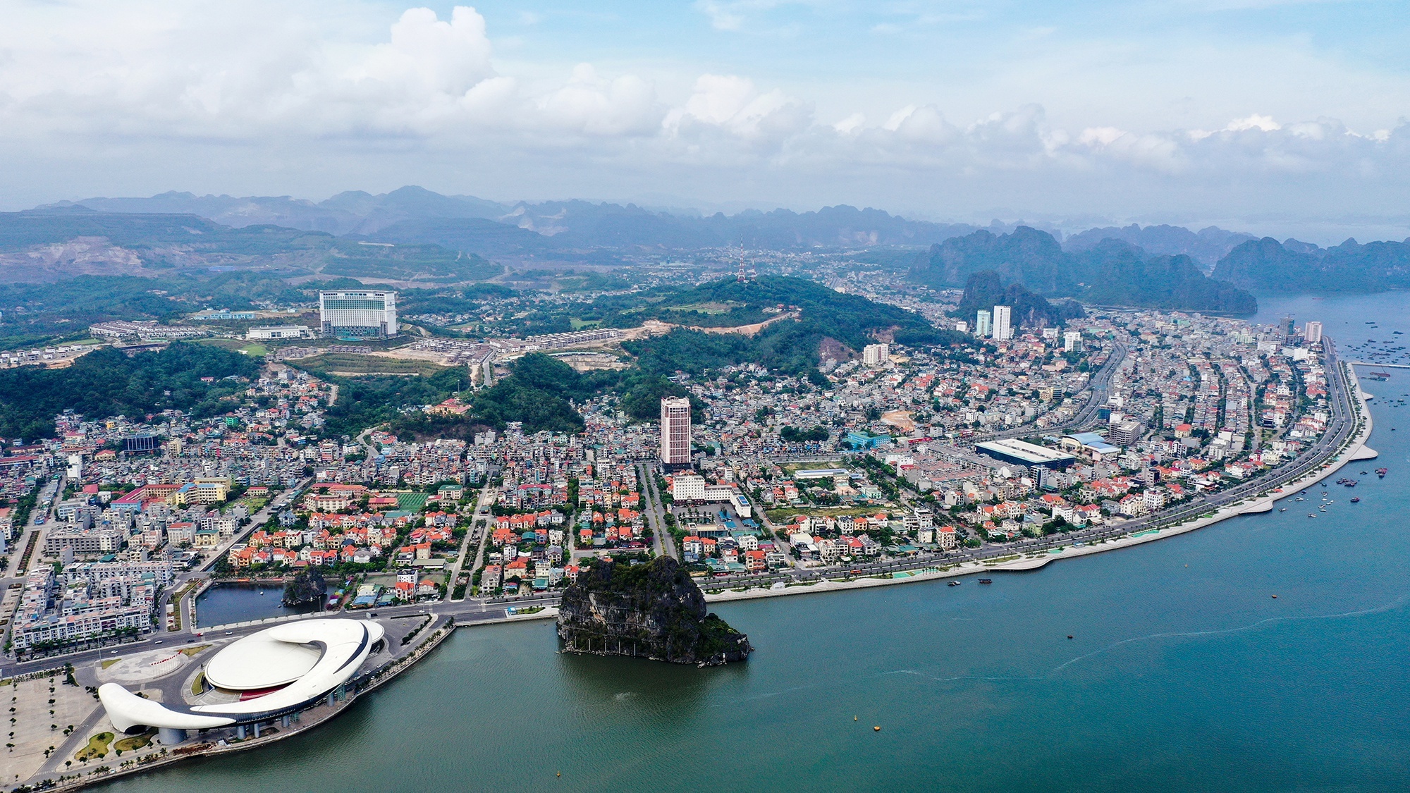 Quang Ninh,  phat trien kinh te anh 1