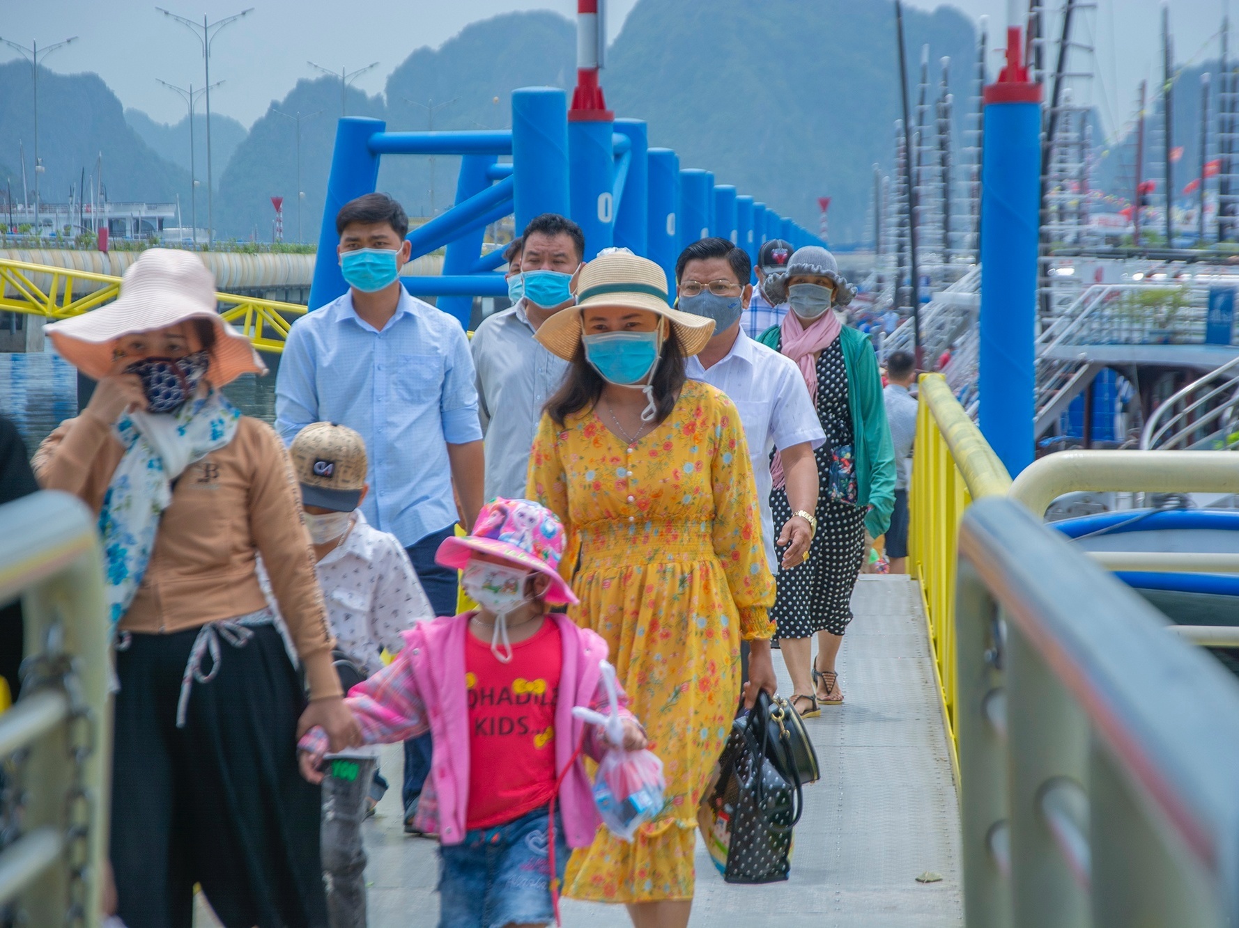 Quang Ninh ban hanh ke hoach kich cau du lich cuoi nam 2021 hinh anh