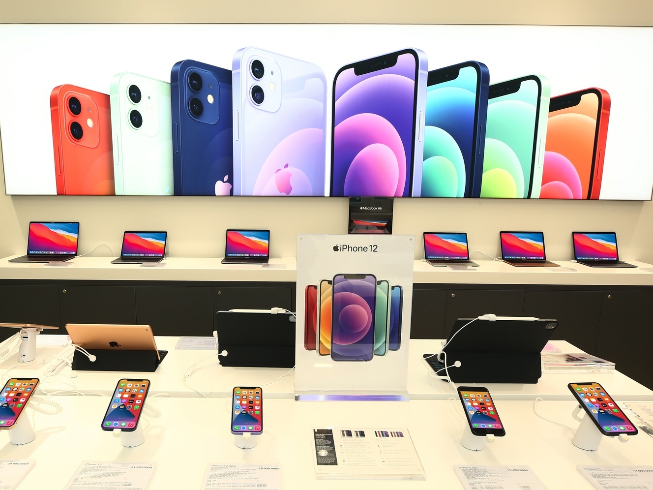 Kham pha khong gian hi-tech ben trong chuoi TopZone hinh anh