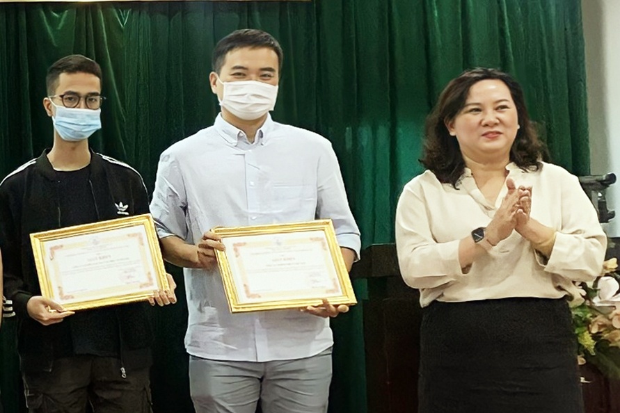 Zalo lan thu 2 lien tiep duoc Ha Noi trao bang khen ho tro phong dich hinh anh