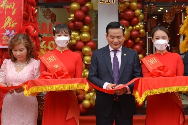 Khai truong cua hang tai Long Bien, Bao Tin Manh Hai uu dai toi 40% hinh anh