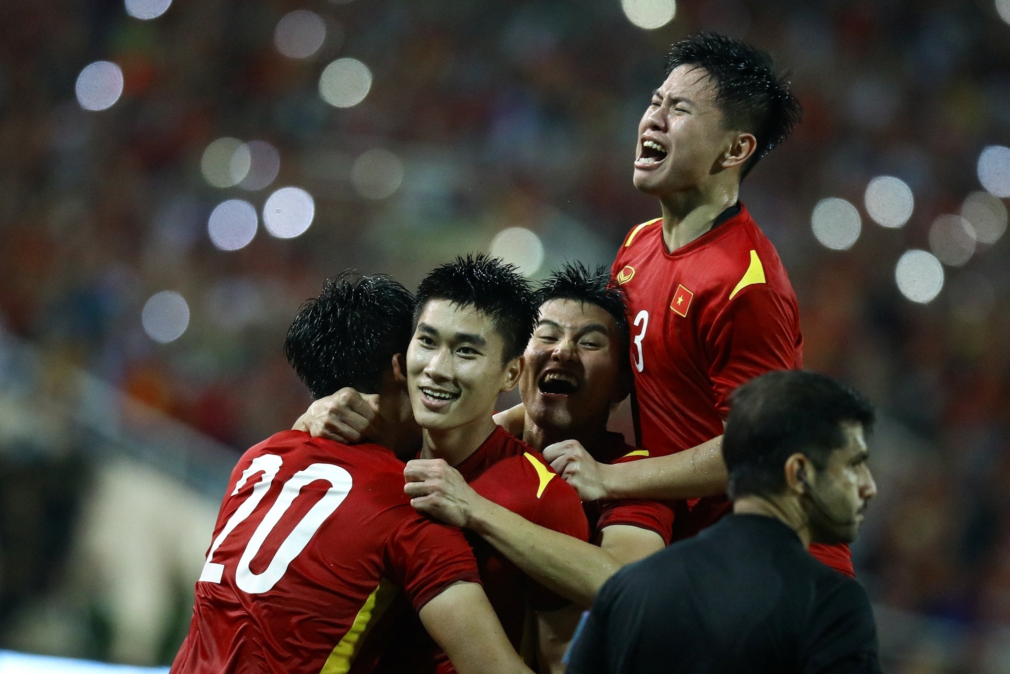 Dong long ho vang, Viet Nam dan dau chuoi thang vang tai SEA Games 31 hinh anh