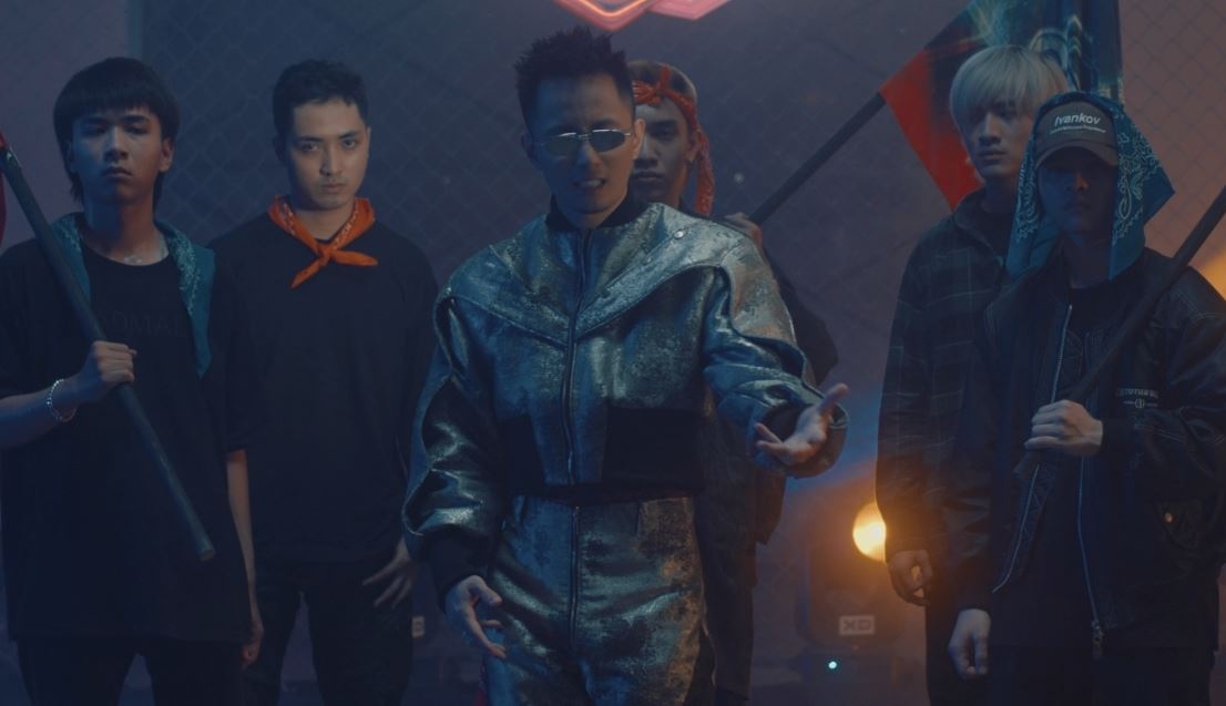 Video - Rhymastic chap nhan thu thach 'Crystal Rave Challenge' hinh anh