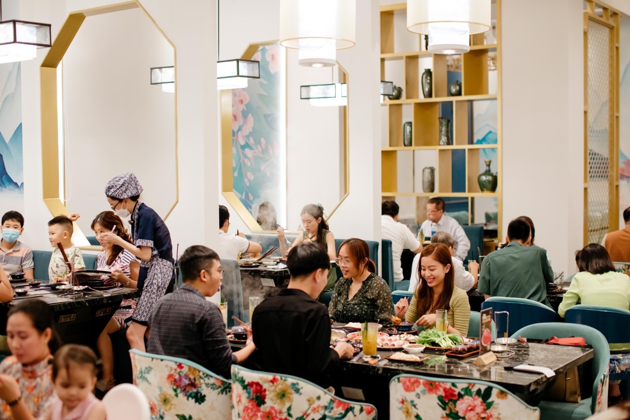 Dynasty House,  Nova FnB anh 4