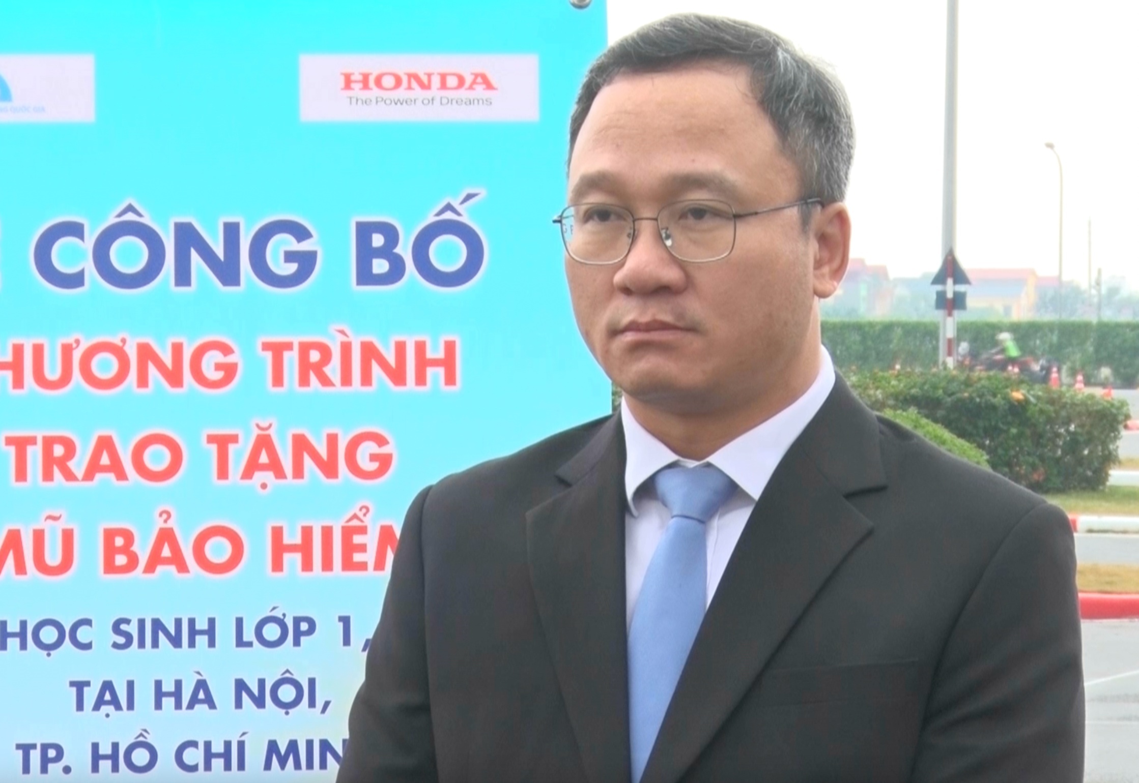 Video - Honda Viet Nam tang hon 600.000 mu bao hiem cho hoc sinh hinh anh