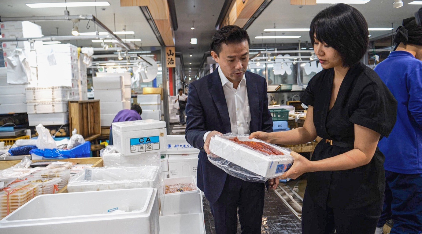 Emi Fujita,  Yen Sushi Premium 2 anh 5