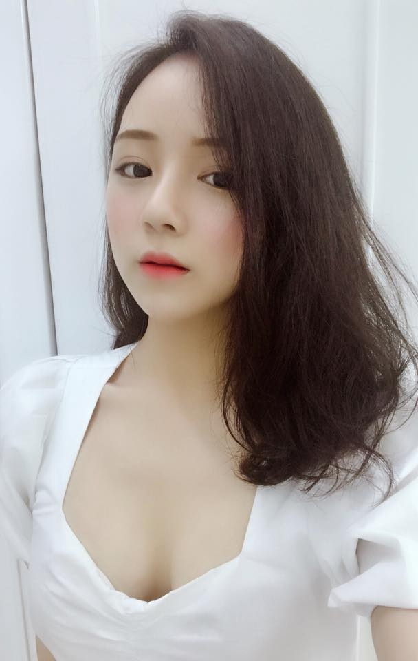 hot girl ngu gat xinh noi bat tren san My Dinh anh 3