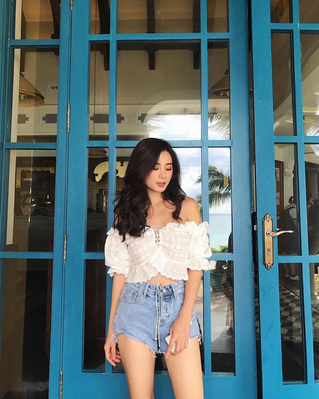 hoi hot girl bim sua di du lich sang chanh anh 3