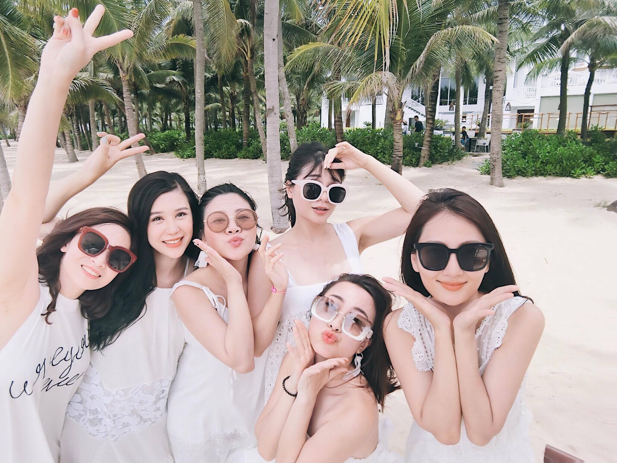 hoi hot girl bim sua di du lich sang chanh anh 17