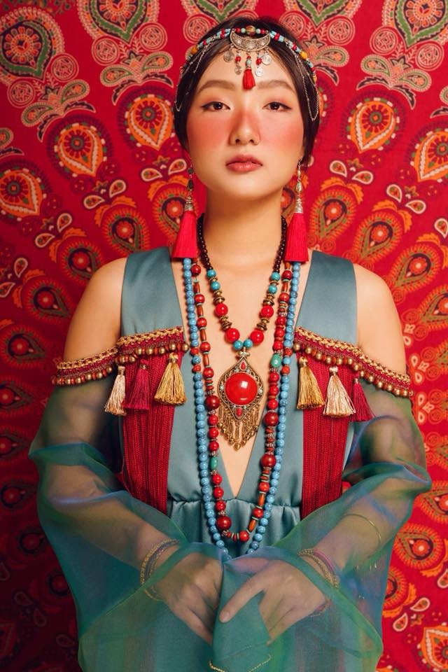 nhan sac giong nhau cua Linh Khieu va Thu Anh anh 4