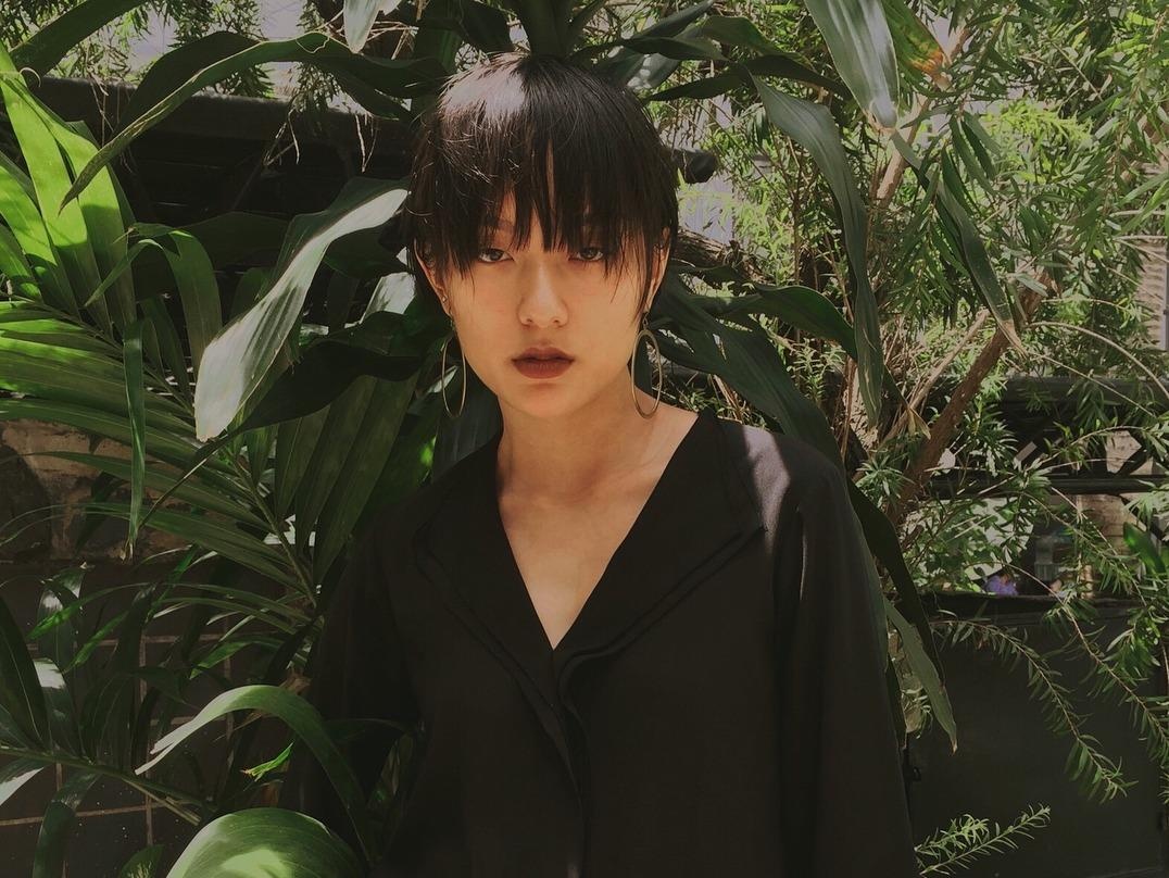 Thu Anh gay an tuong trong MV Lac troi hinh anh