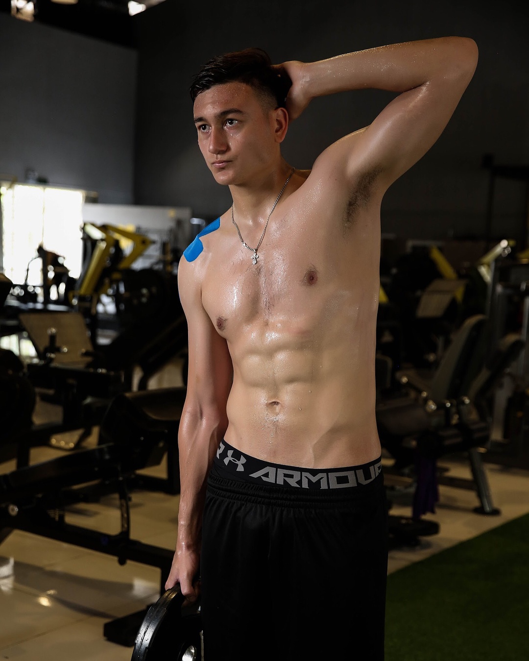 thủ môn Đặng Văn Lâm khoe body 6 múi và hát hay ảnh 3 thu mon Dang Van Lam khoe body 6 mui va hat hay anh 3