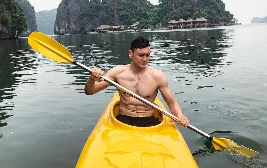 Thu mon Dang Van Lam 'don tim' fan khi vua hat hay vua khoe body 6 mui hinh anh