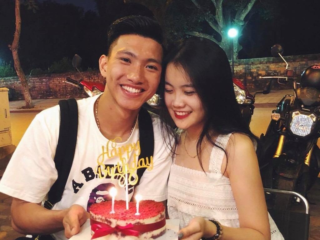 Sau khi lap ky tich, cau thu U23 nao dinh tin don hen ho? hinh anh