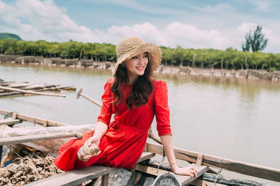 ban gai cau thu U23 Viet Nam anh 5