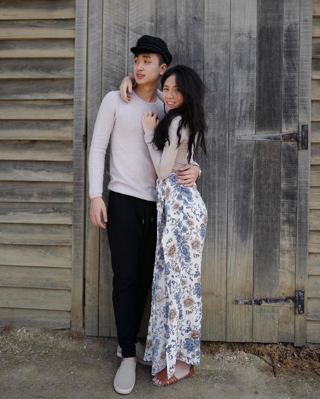 2 chau gai sexy cua giao su Van Nhu Cuong anh 9