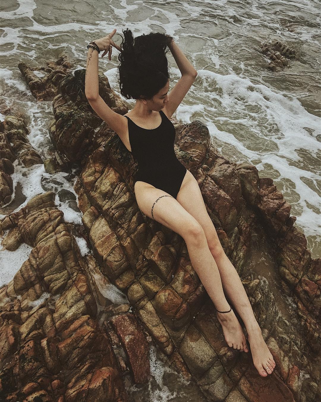 2 chau gai sexy cua giao su Van Nhu Cuong anh 6