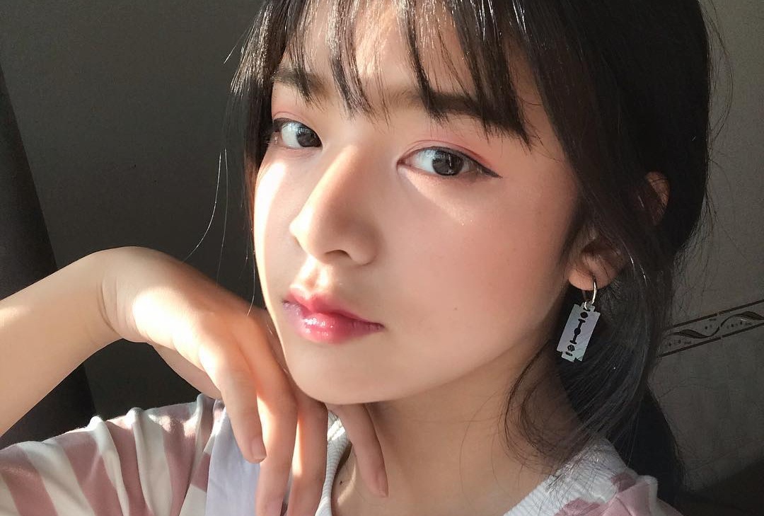 Hot girl 10X the he moi: Xinh dep va noi bat khong kem dan chi hinh anh