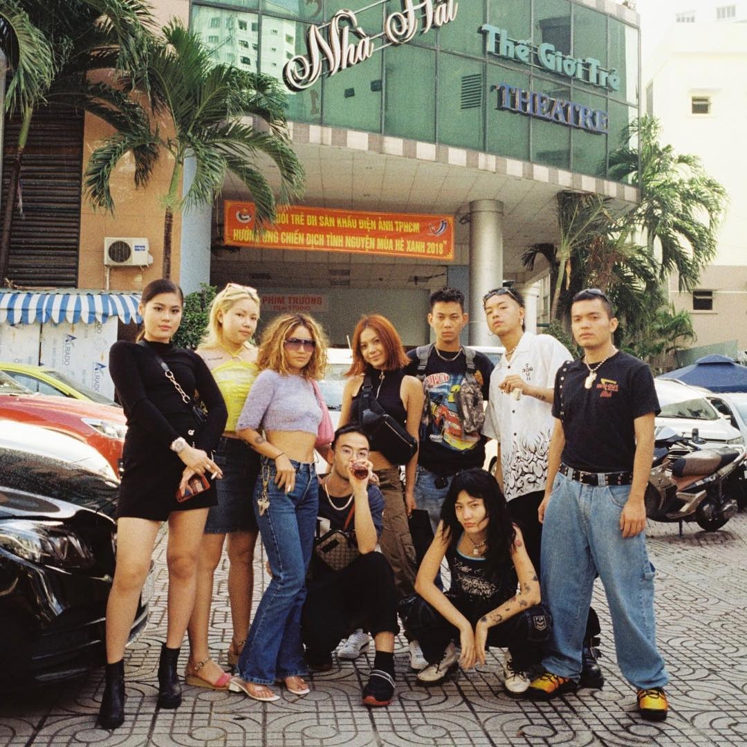 nhóm bạn mang tên 42 The hood nổi tiếng Sài Gòn ảnh 4 nhom ban mang ten 42 The hood noi tieng Sai Gon anh 4