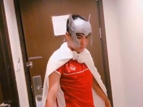 Pham Duc Huy cung Vu Van Thanh hoa Thanos, Thor hinh anh