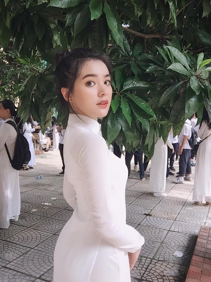 nu sinh noi bat trong ngay khai giang anh 1