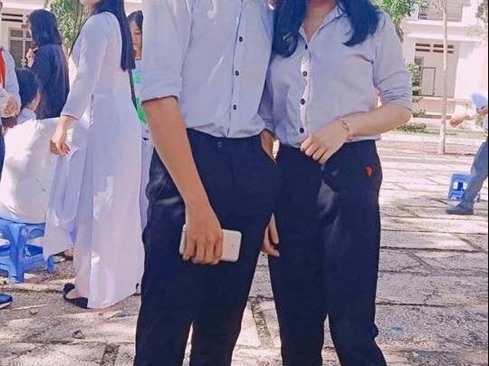 10X ro trao luu nam tay 'nguoi ay' o san truong hinh anh