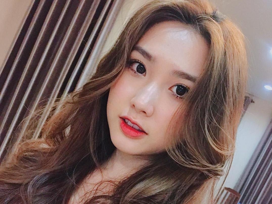 Nhan sac dan ban gai tin don cua cau thu tre Viet Nam hinh anh