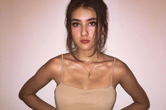 'Bong hong lai' truong Lomonoxop cao 1,72 m, thong thao 4 ngon ngu hinh anh