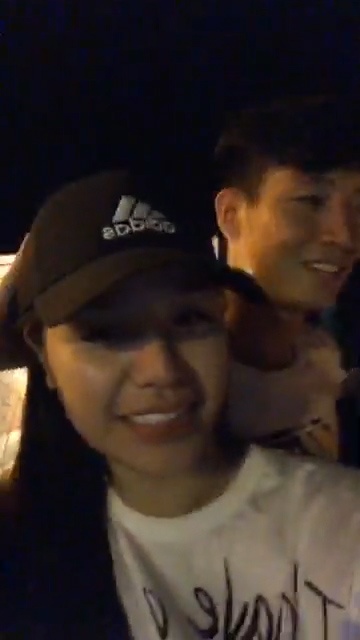 nguoi yeu Bui Tien Dung lan dau live stream voi ban trai anh 4