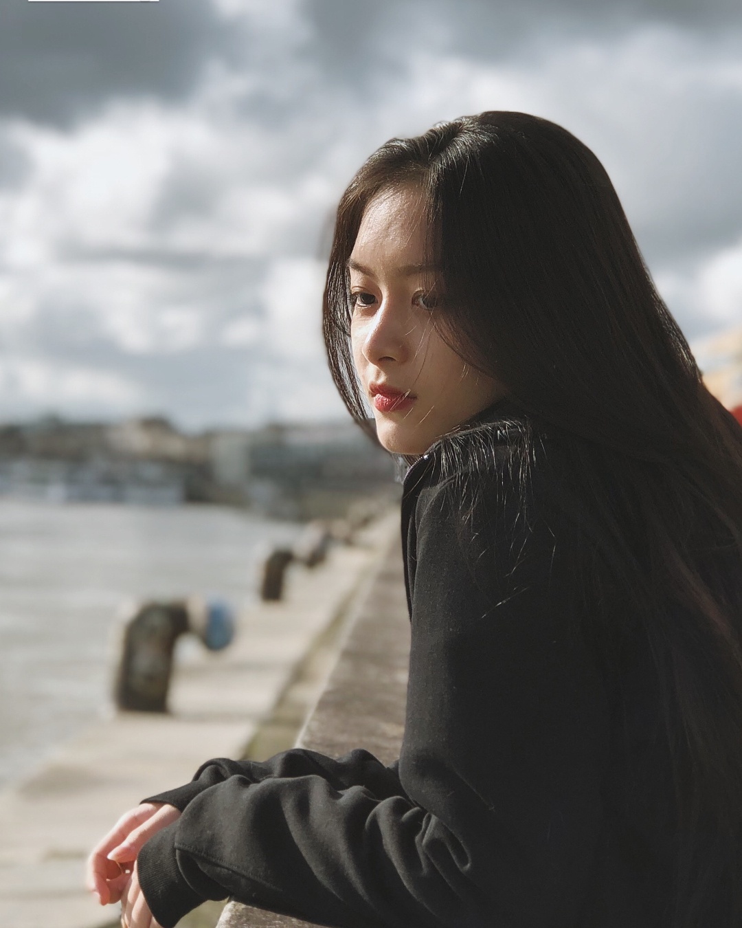 du hoc sinh nu xinh dep,  hien dai anh 2