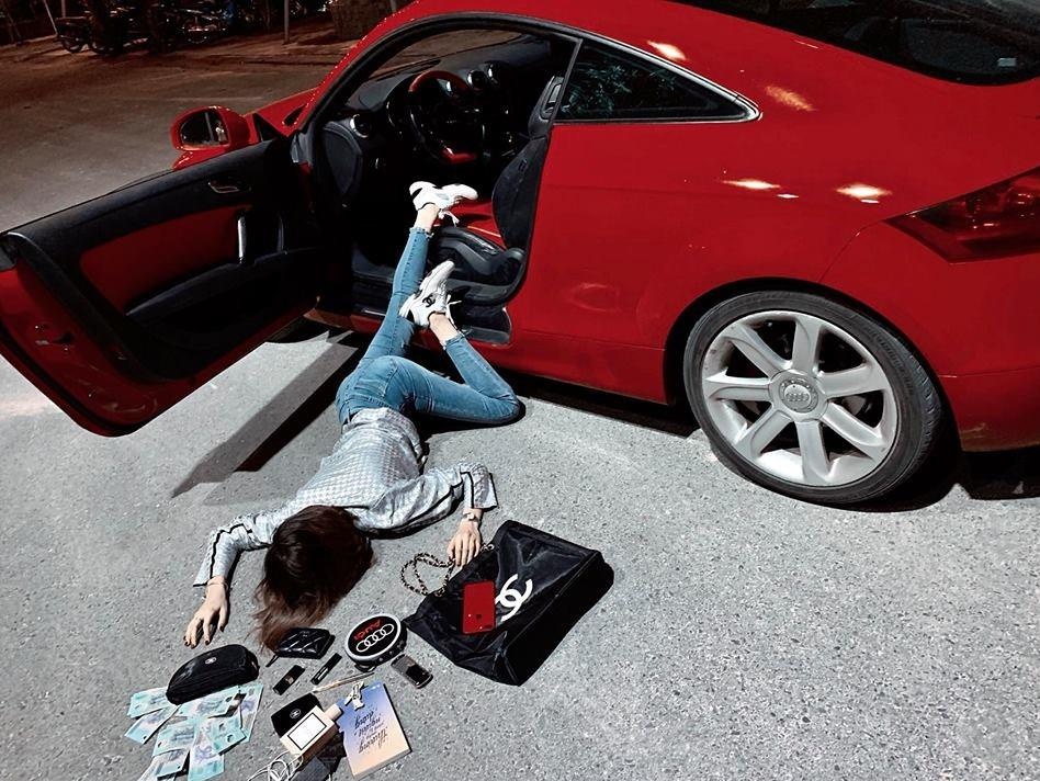 Hot girl Viet tham gia chup anh nga sap mat giong hoi con nha giau hinh anh