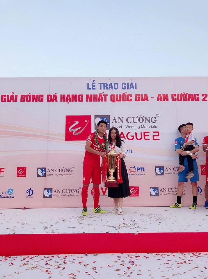 Bùi Tiến Dũng hạnh phúc bên bạn gái  ảnh 8 Bui Tien Dung hanh phuc ben ban gai anh 8