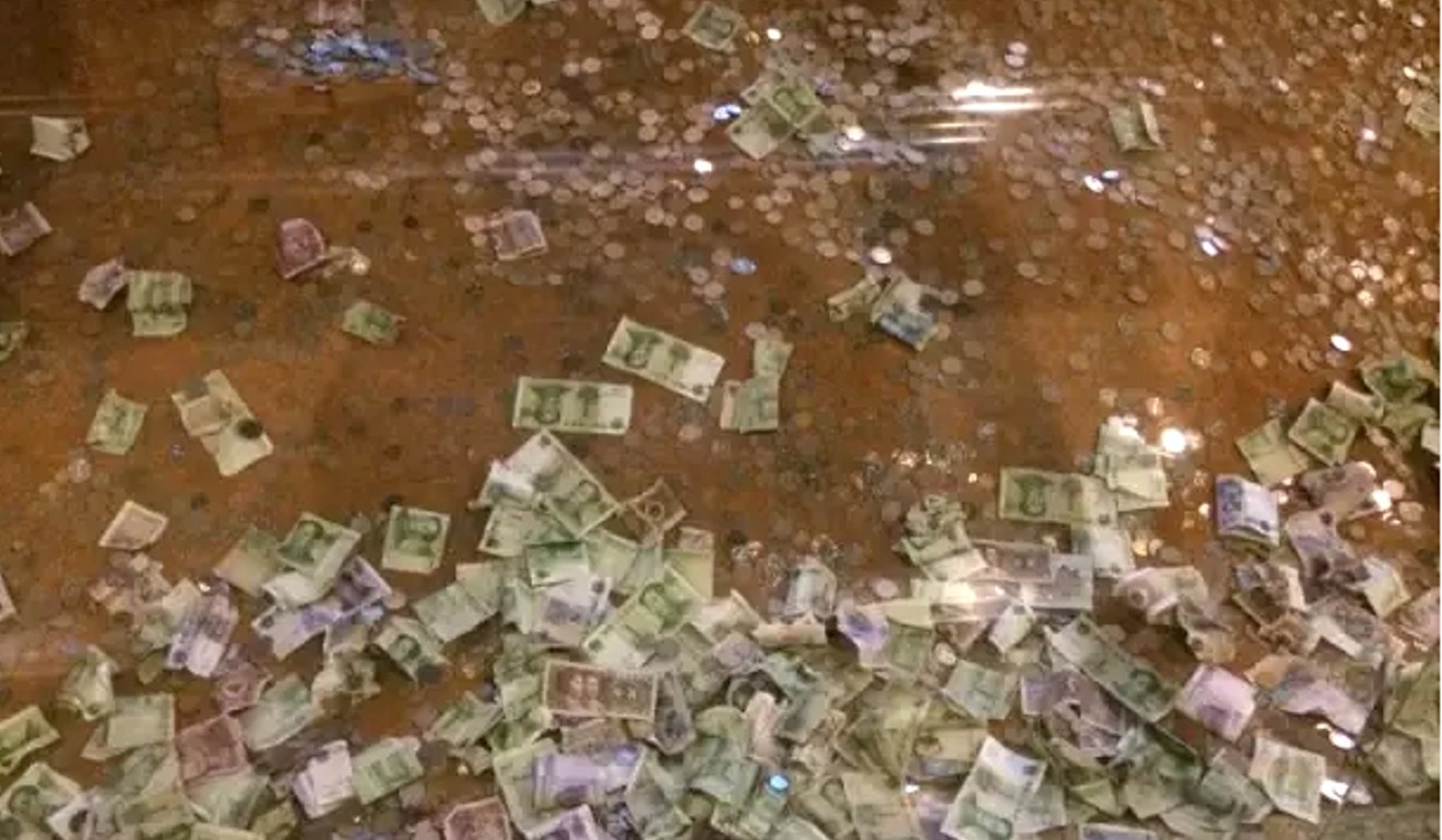 Cau may man, nguoi Trung Quoc 'lap' chua co duoi nui tien hinh anh