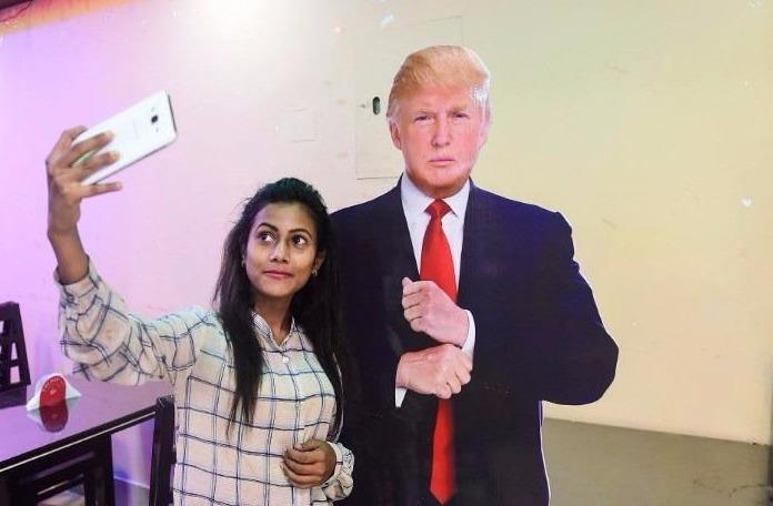 Cafe 'Donald Trump' hut khach tai Bangladesh hinh anh
