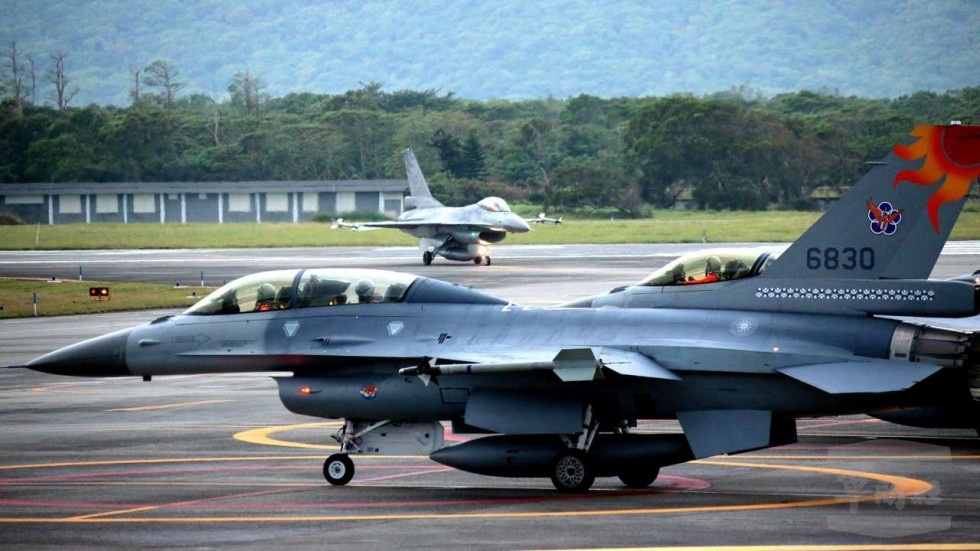 Dung tiem kich F-16 cho do an, phi cong Dai Loan bi dieu tra hinh anh