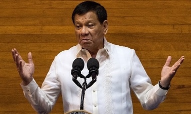 Tong thong Duterte the tu chuc neu con trai tham nhung hinh anh