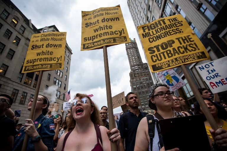 Bieu tinh lon tai Trump Tower anh 7