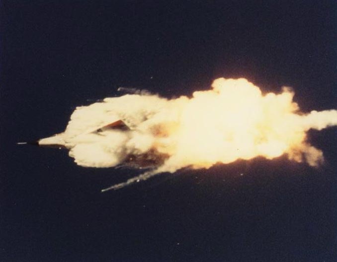 Doan phim mo ta chien dau co Saudi Arabia ban roi may bay Qatar hinh anh