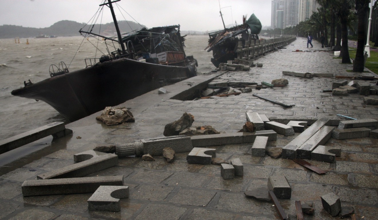 Via he vo nat, oto chim nghim trong sieu bao Hato o Trung Quoc hinh anh