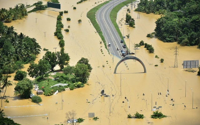 Mot phan ba dien tich Bangladesh chim trong nuoc lu hinh anh