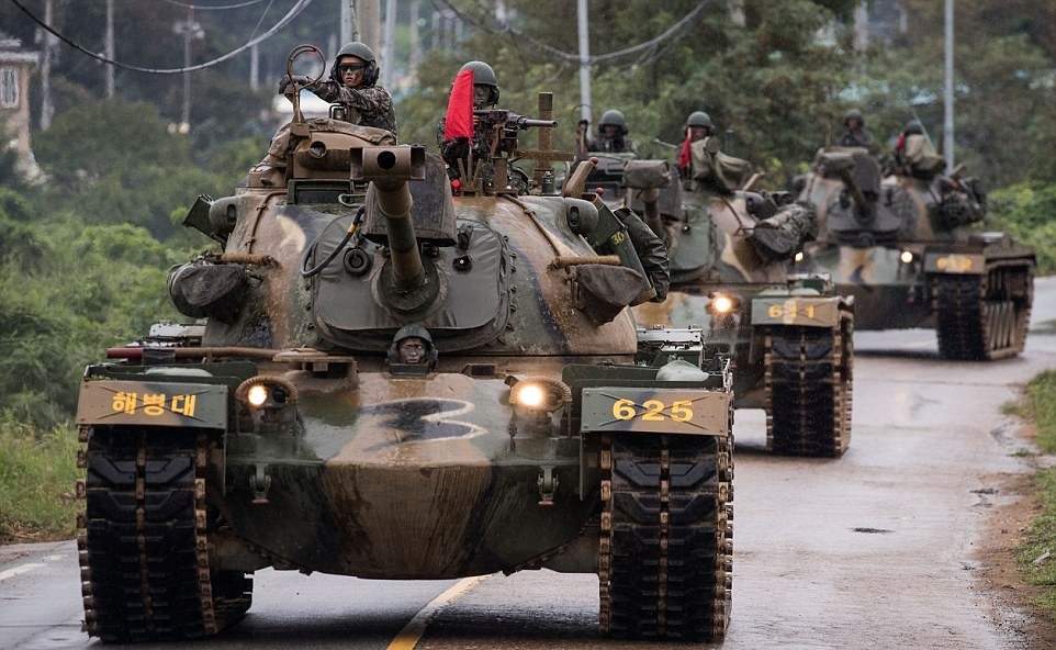 Han Quoc ram ro tap tran ngay sat bien gioi Trieu Tien hinh anh