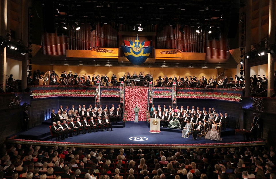 Quizz: Thử thách kiến thức trước thềm Nobel 2017 ảnh 2 Quizz: Thu thach kien thuc truoc them Nobel 2017 anh 2