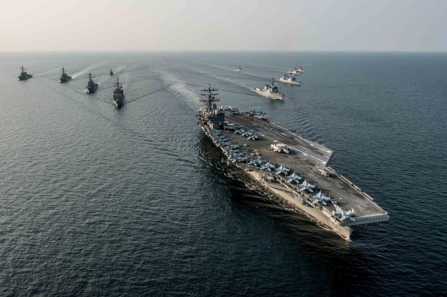 Sieu tau san bay My sap tap tran sat Trieu Tien hinh anh