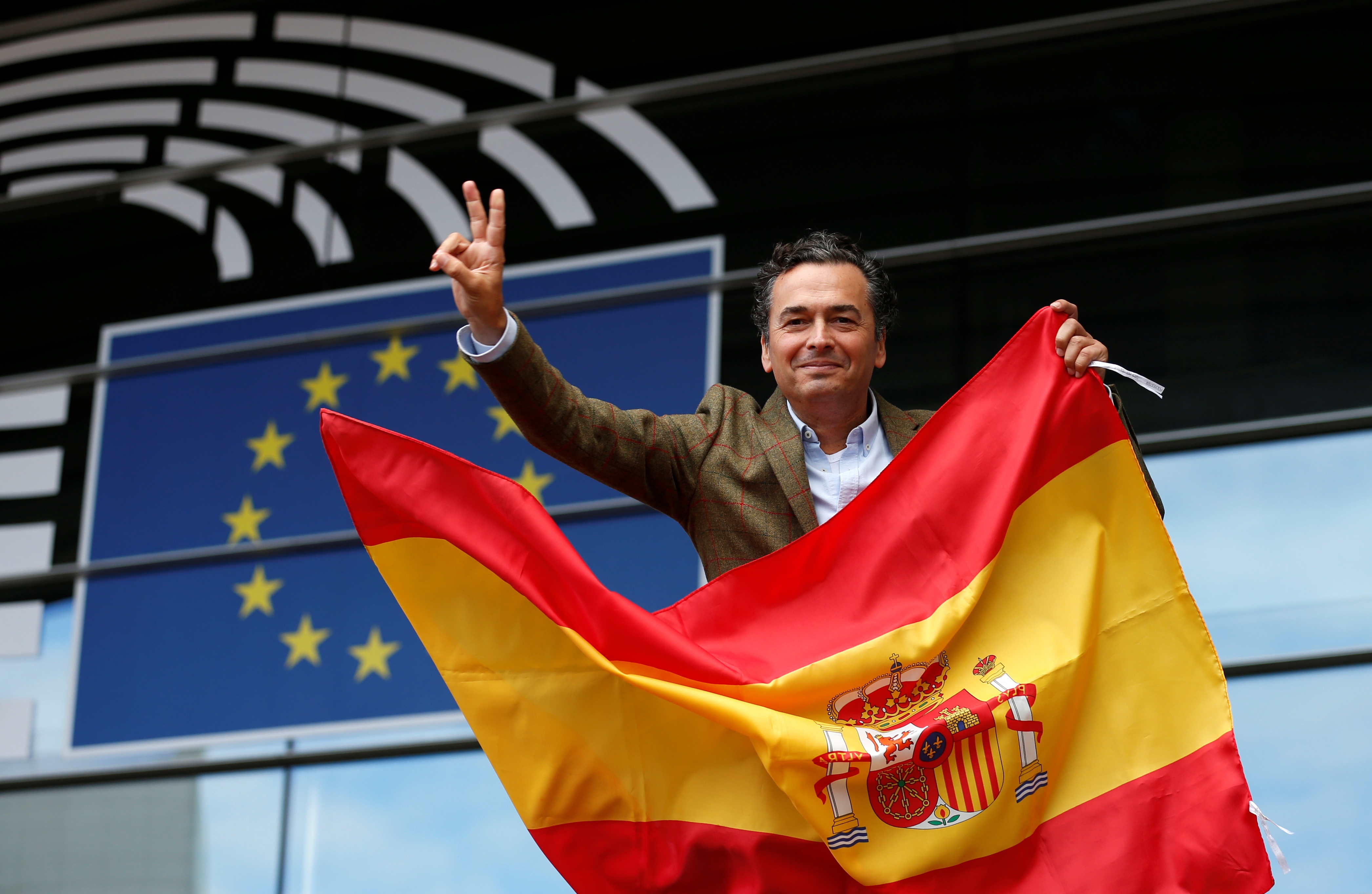 Bien nguoi Catalonia phan doi doc lap, the trung thanh voi Tay Ban Nha hinh anh