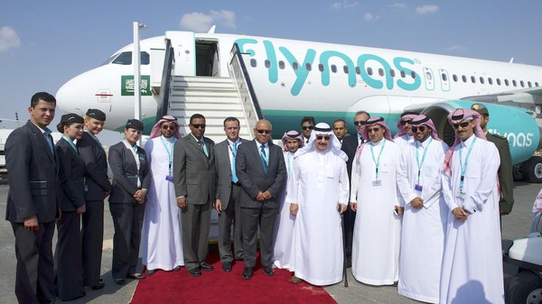 May bay Saudi Arabia lan dau den thu do Iraq sau gan 30 nam hinh anh