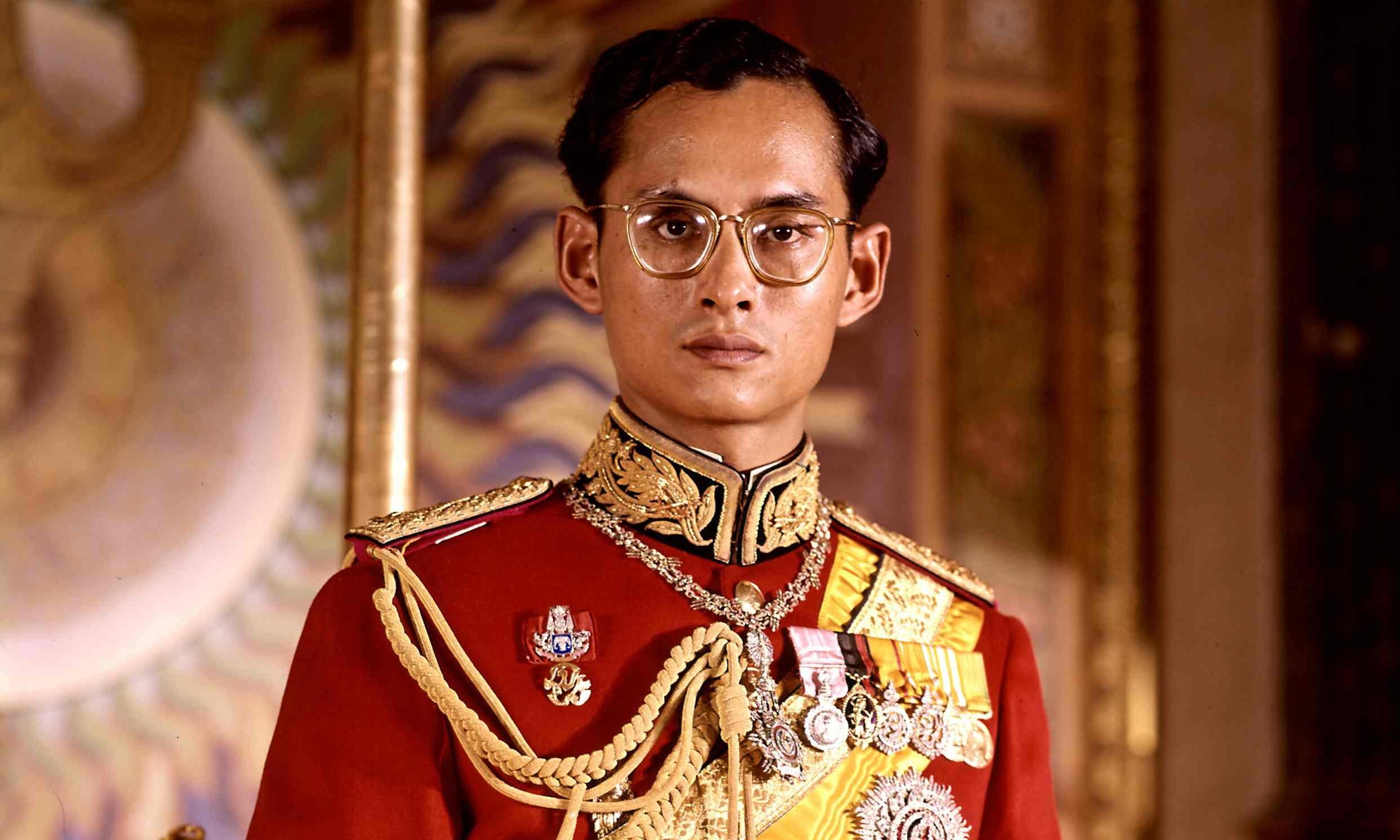 Bhumibol Adulyadej: Vi vua quoc dan trong tim trieu nguoi Thai hinh anh